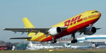 Truffa tramite posta elettronica sulla fattura di spedizione DHL screenshot